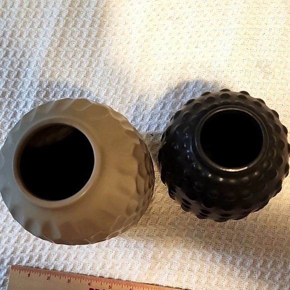 TWO vases - Picture 7 of 8